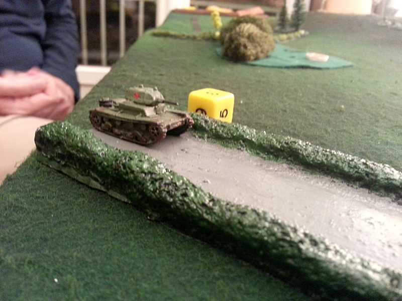 ( Then the T26 came back, shhoting several times, with no result. The R35 fired and forced the russian tank to withdraw)